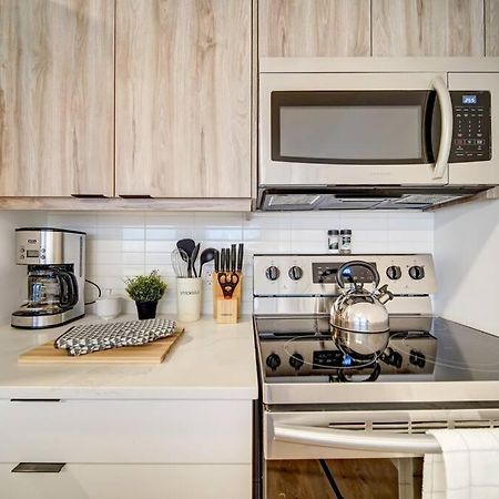 NEW New Luxurious Modern 2BR Condo Sleeps 5 Coffee, AC, WIFI Halifax Exterior foto