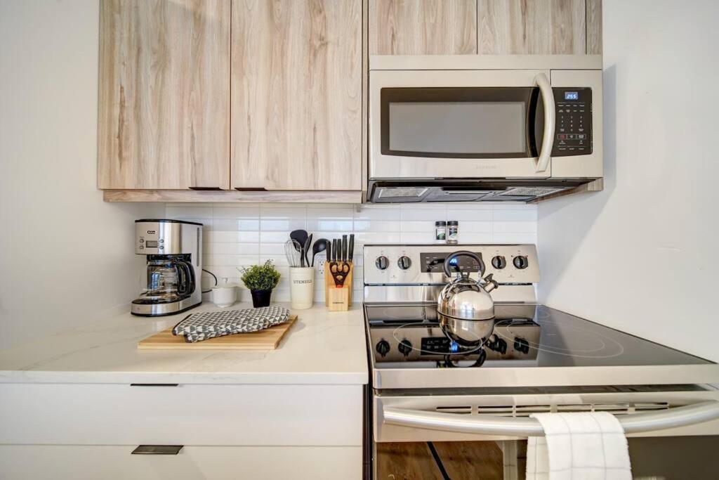 NEW New Luxurious Modern 2BR Condo Sleeps 5 Coffee, AC, WIFI Halifax Exterior foto
