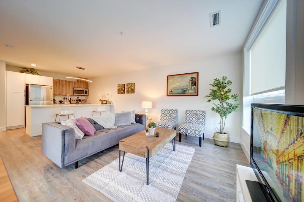 NEW New Luxurious Modern 2BR Condo Sleeps 5 Coffee, AC, WIFI Halifax Exterior foto