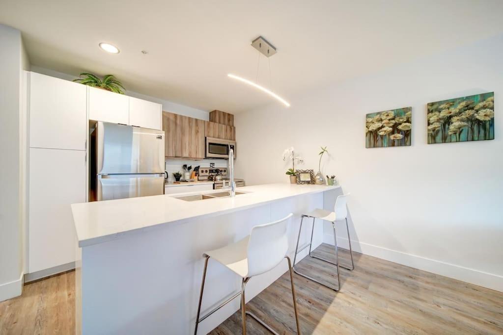 NEW New Luxurious Modern 2BR Condo Sleeps 5 Coffee, AC, WIFI Halifax Exterior foto