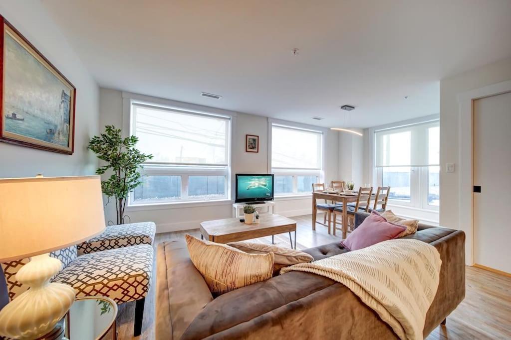 NEW New Luxurious Modern 2BR Condo Sleeps 5 Coffee, AC, WIFI Halifax Exterior foto