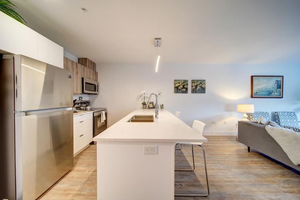 NEW New Luxurious Modern 2BR Condo Sleeps 5 Coffee, AC, WIFI Halifax Exterior foto