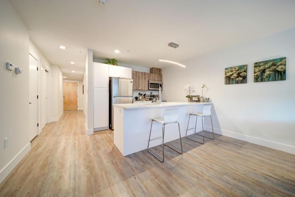 NEW New Luxurious Modern 2BR Condo Sleeps 5 Coffee, AC, WIFI Halifax Exterior foto